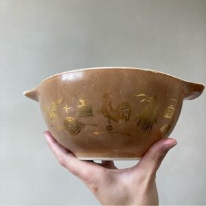 Pyrex | Vintage 1960s Early American 1.5Qt Gold Cinderella Mixing Bowl #442